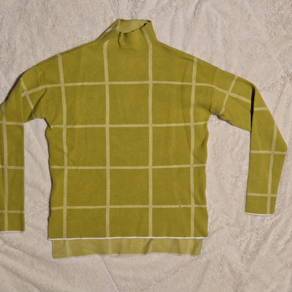 Max Studio Chartreuse Knit Sweater Size S $4.00